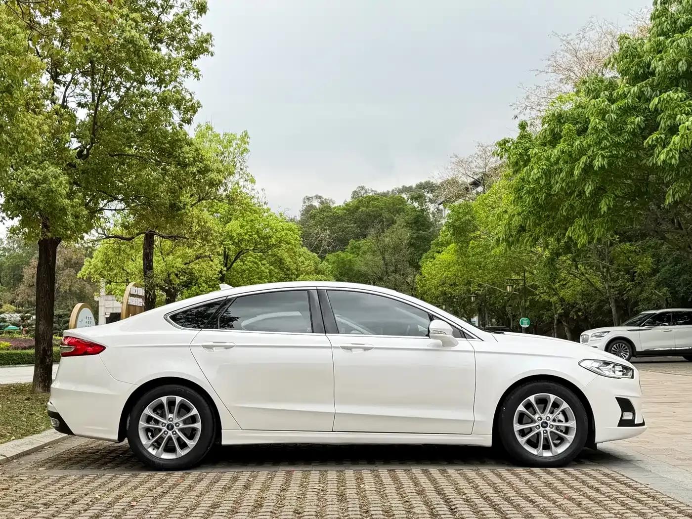 2020 Ford Mondeo EcoBoost 180 Luxury — миниатюра 5