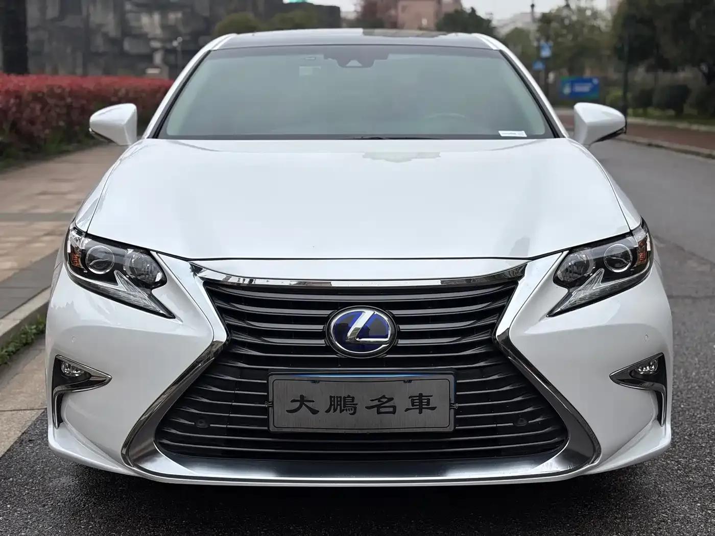 Lexus ES 2015 300h Comfort Edition — миниатюра 3