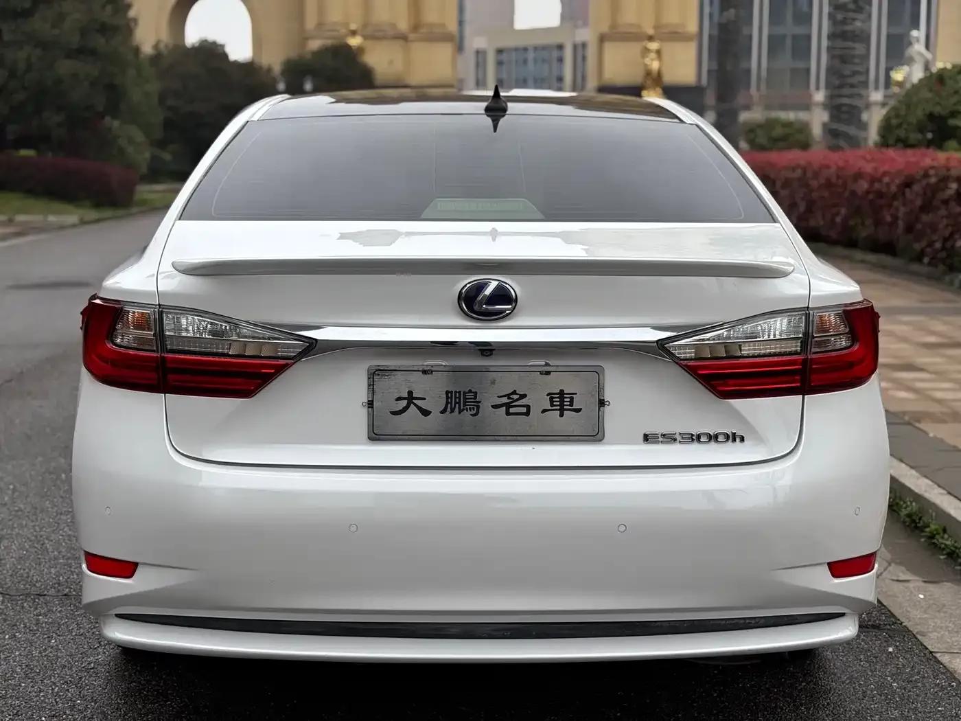 Lexus ES 2015 300h Comfort Edition — миниатюра 4