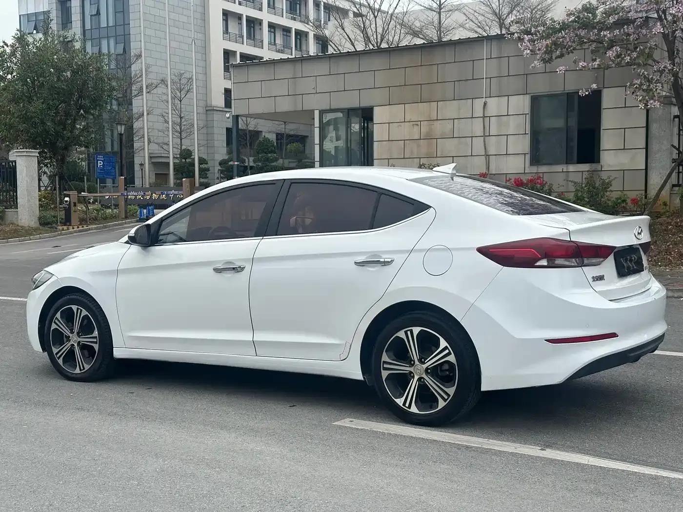 Hyundai Elantra 2019 1.4T Dual-Clutch Dynamic & Vitality Edition — миниатюра 7