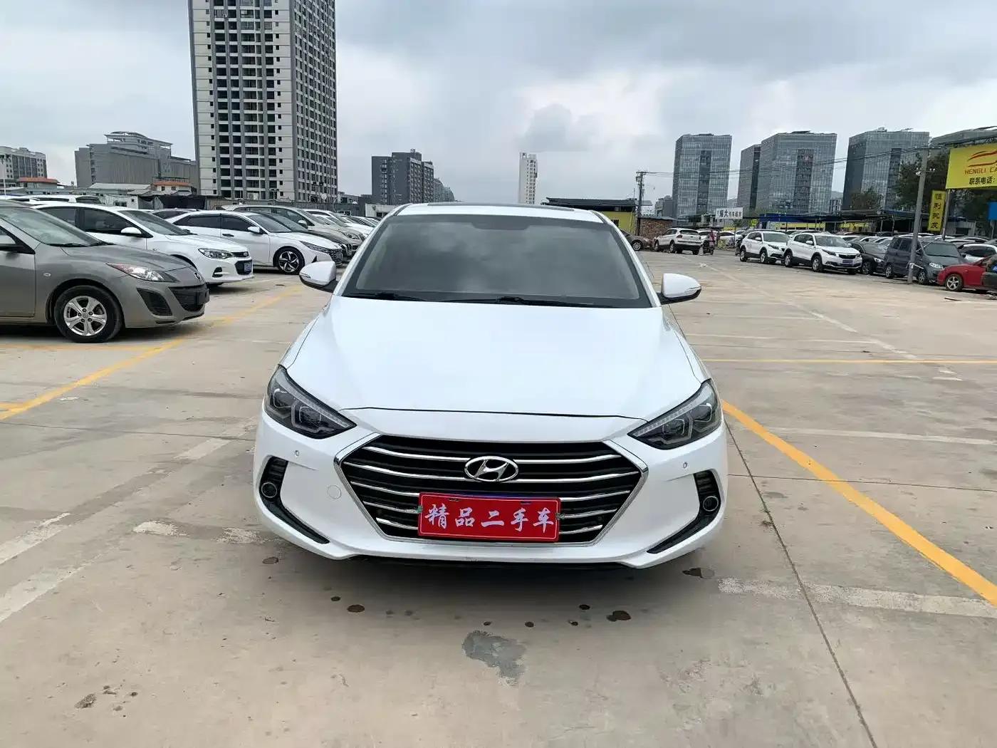 Hyundai Elantra 2016 1.6L Automatic Smart Luxury Edition — миниатюра 2