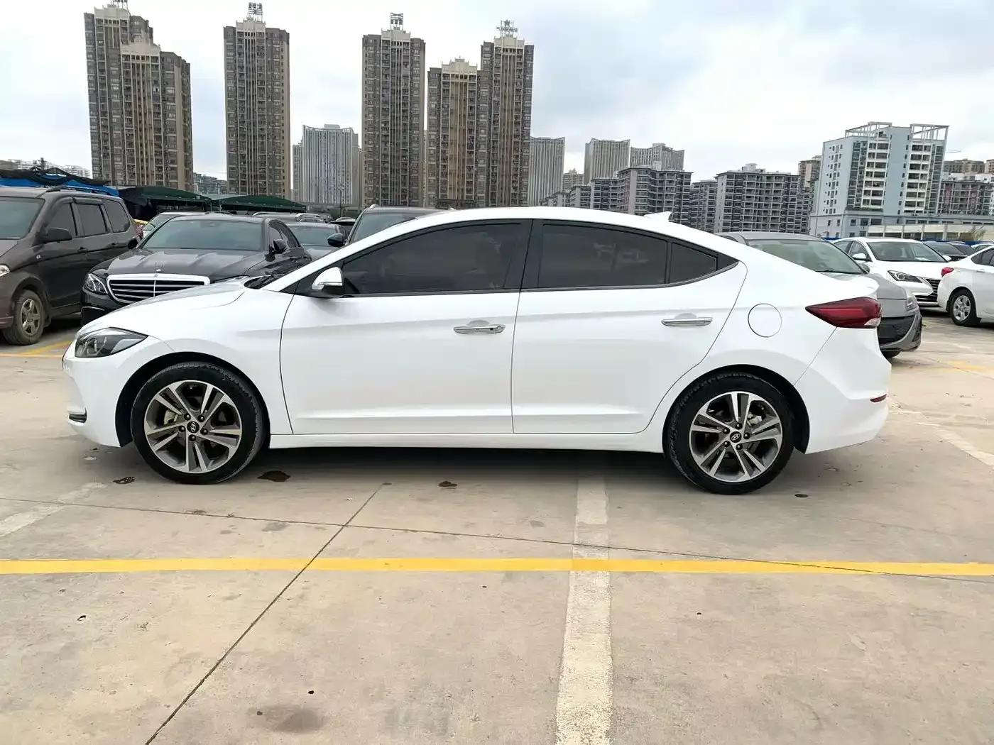 Hyundai Elantra 2016 1.6L Automatic Smart Luxury Edition — миниатюра 3