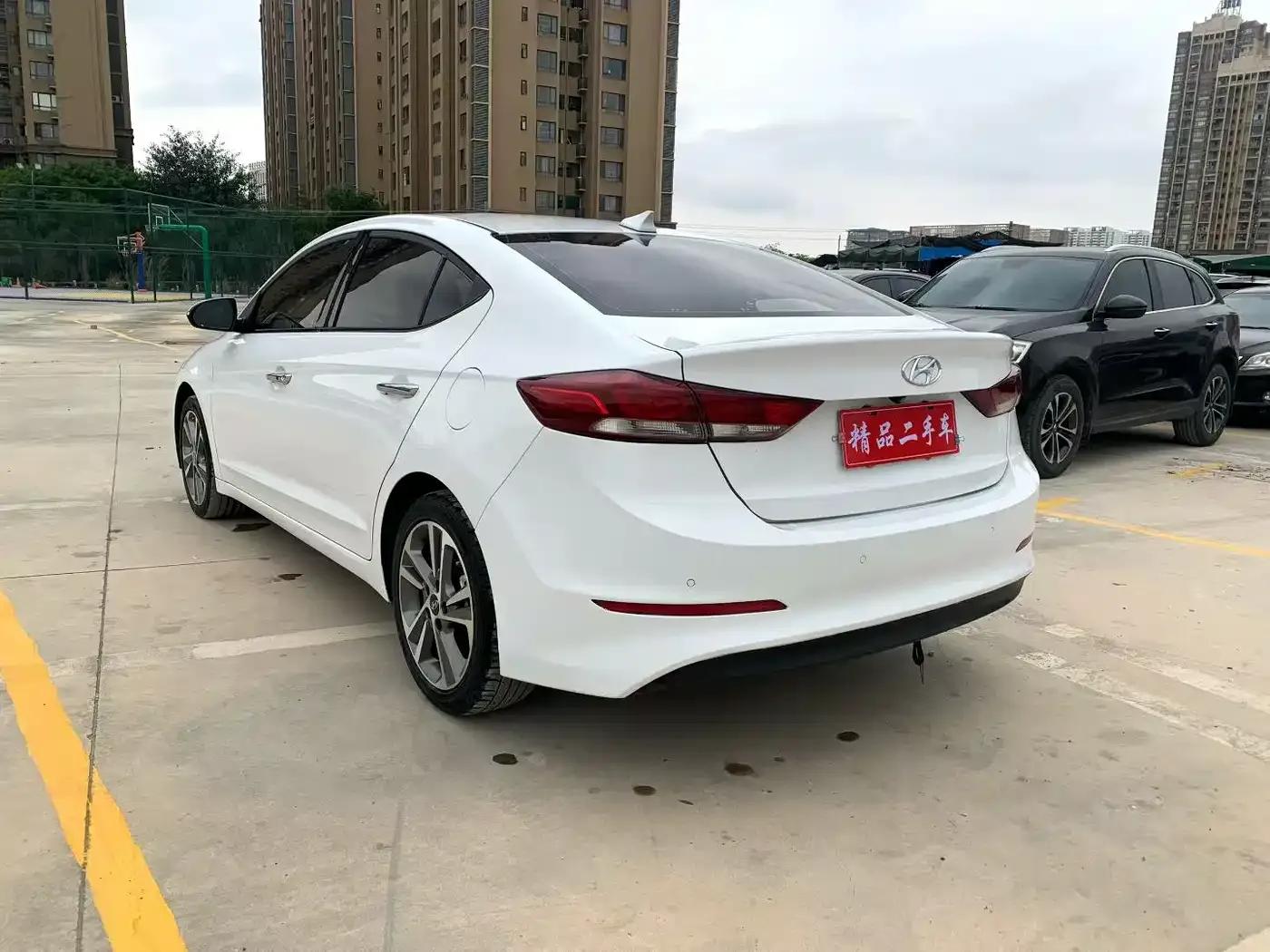 Hyundai Elantra 2016 1.6L Automatic Smart Luxury Edition — миниатюра 4
