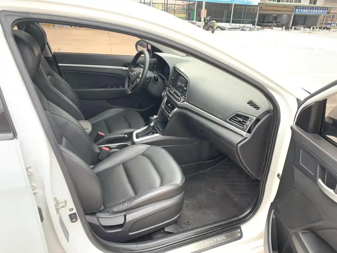 Hyundai Elantra 2016 1.6L Automatic Smart Luxury Edition — миниатюра 8