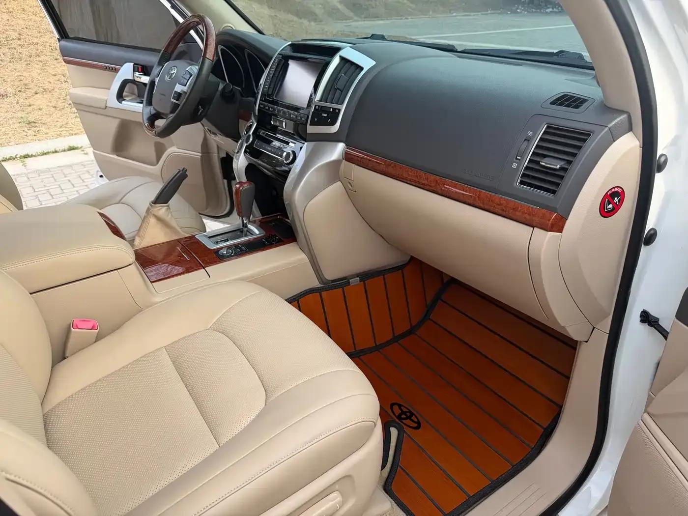 2012 Land Cruiser 4.6L Automatic VX-R — миниатюра 8