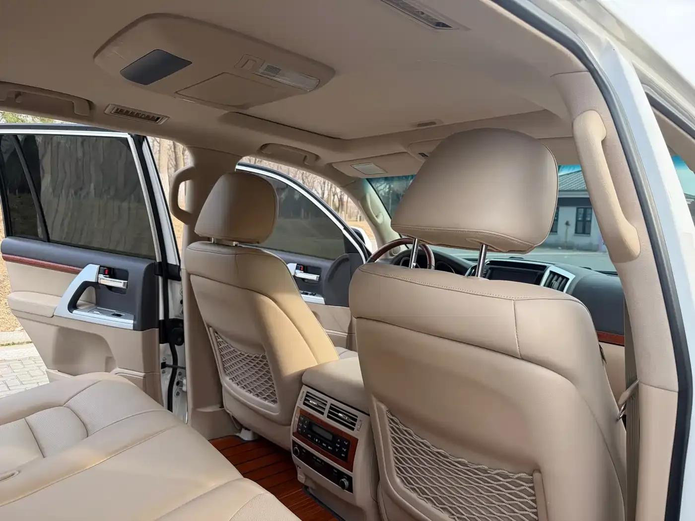 2012 Land Cruiser 4.6L Automatic VX-R — миниатюра 10