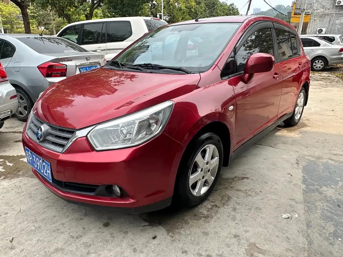 Venucia R50 2013 1.6L Automatic Deluxe Edition — миниатюра 1