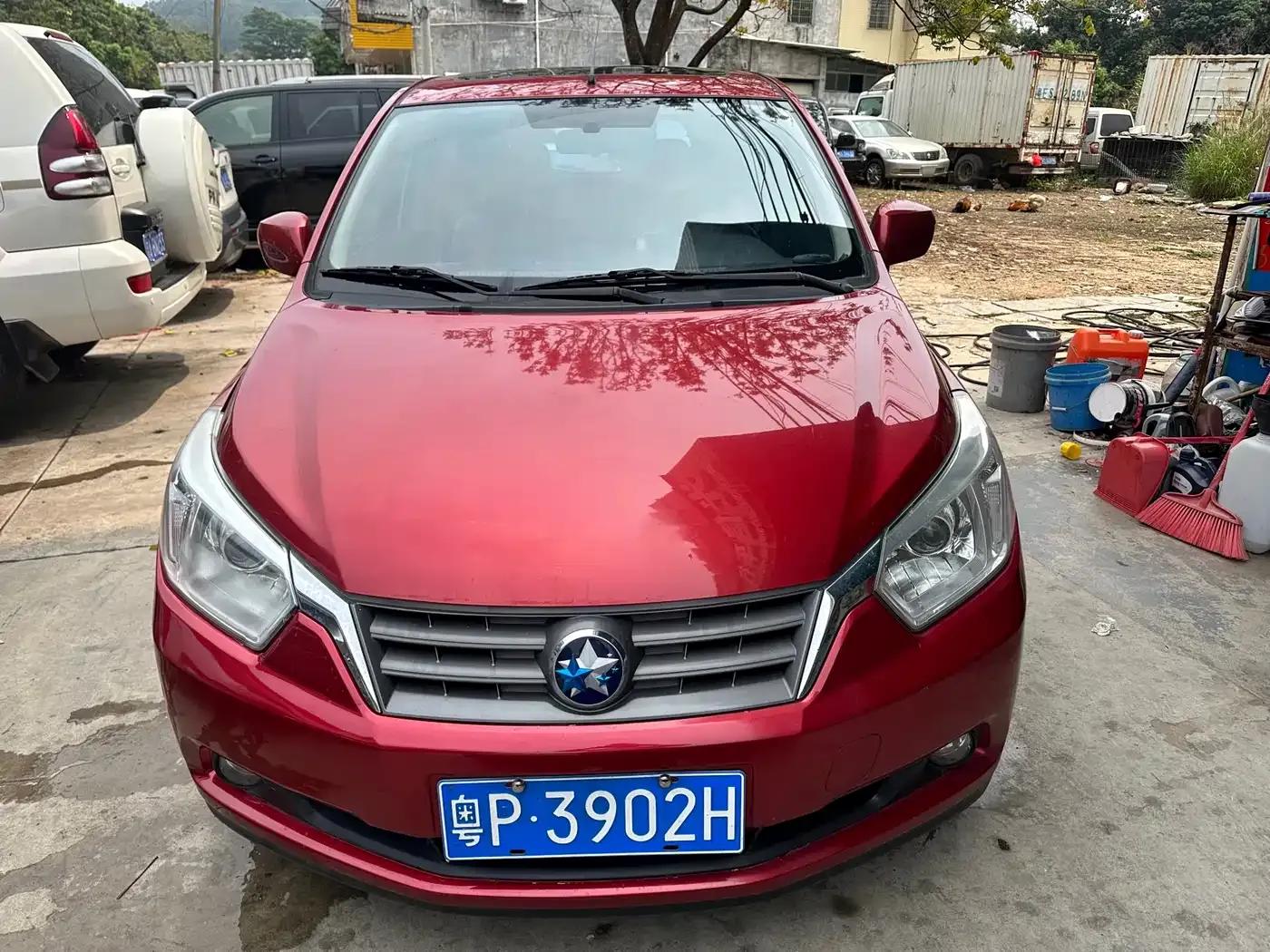 Venucia R50 2013 1.6L Automatic Deluxe Edition — миниатюра 2