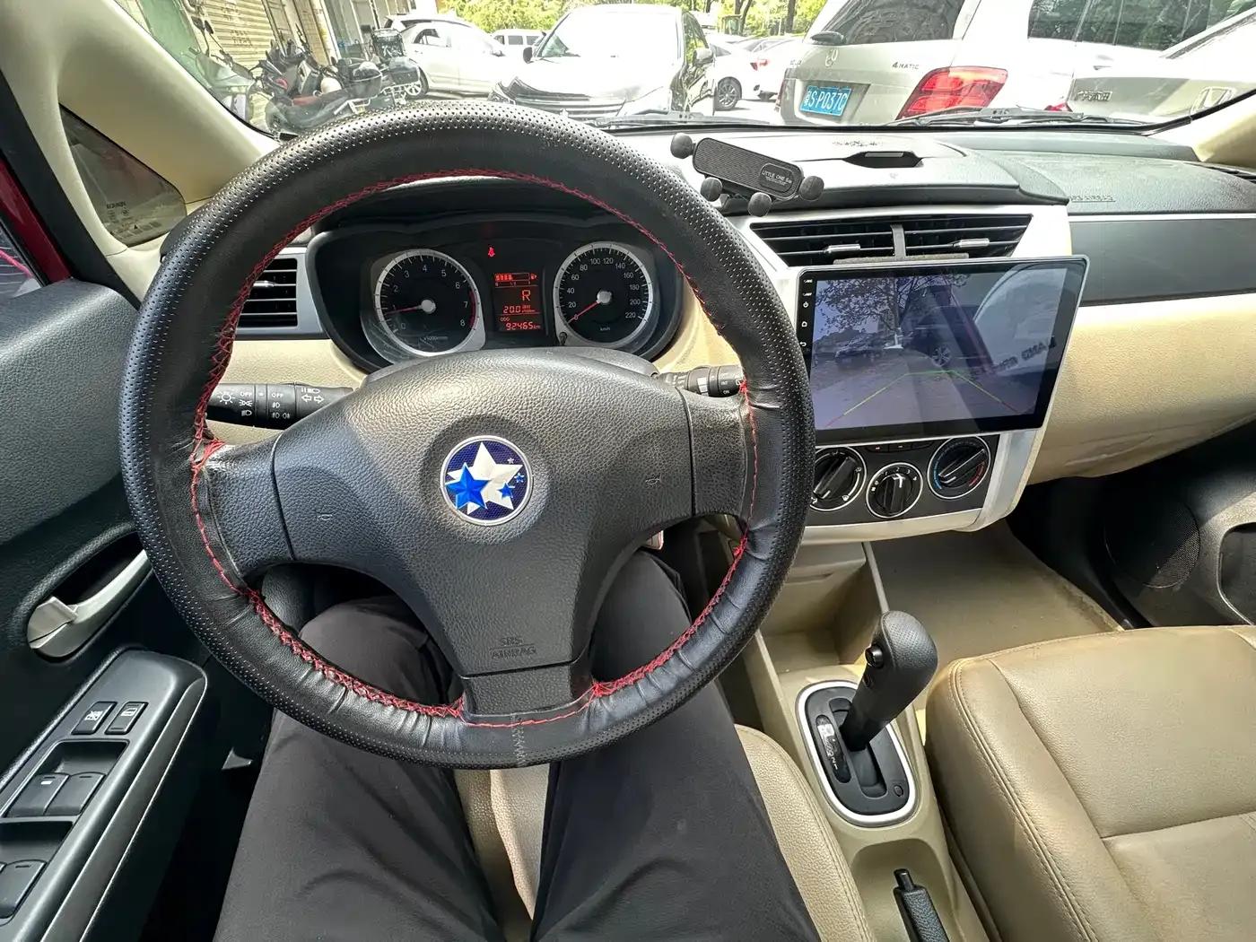 Venucia R50 2013 1.6L Automatic Deluxe Edition — миниатюра 7