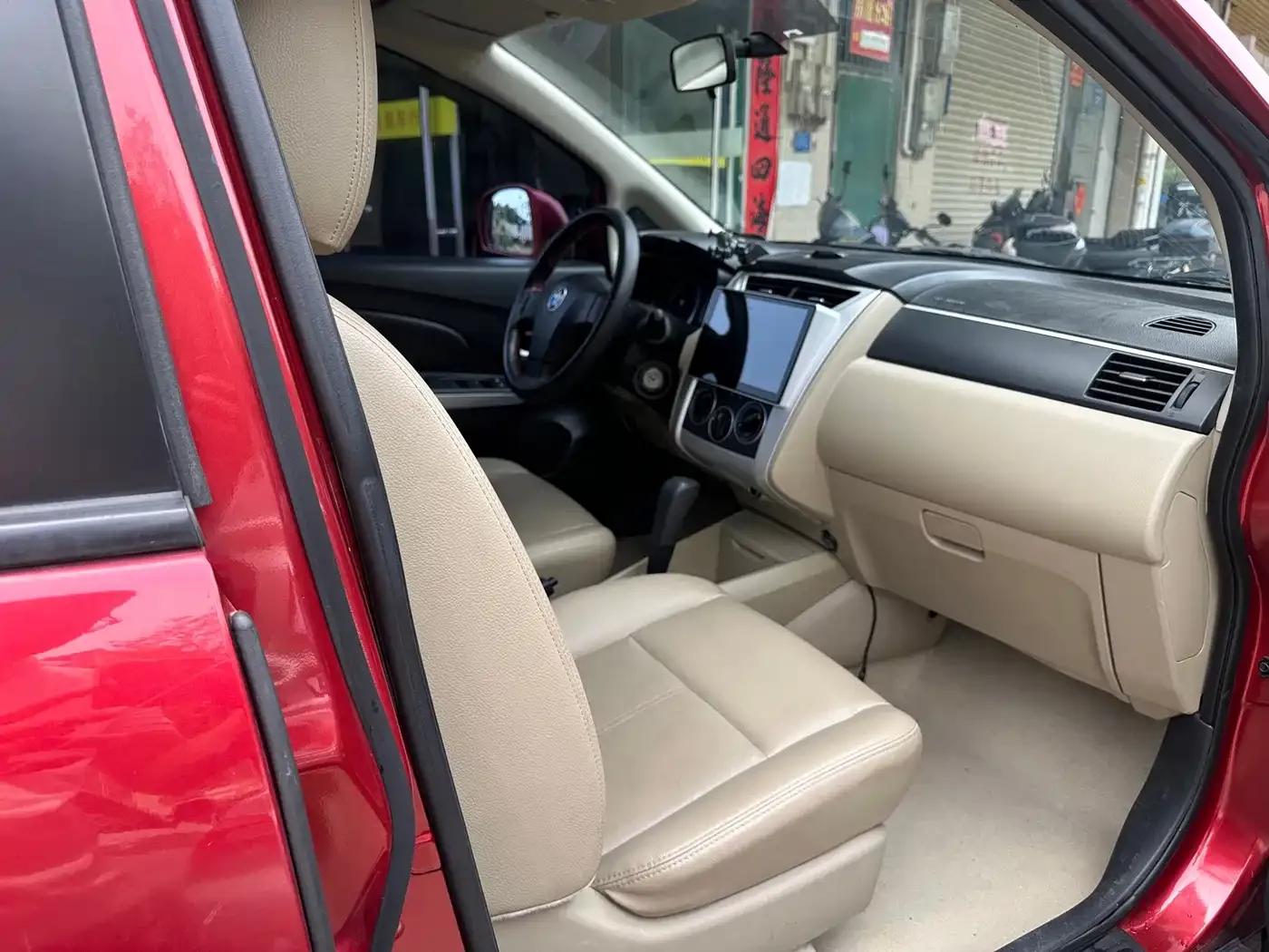 Venucia R50 2013 1.6L Automatic Deluxe Edition — миниатюра 8