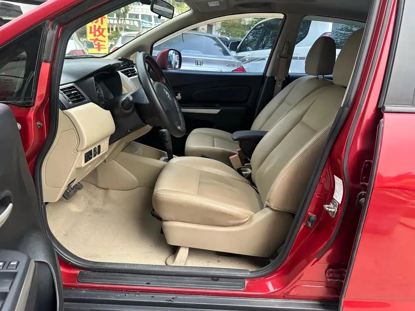 Venucia R50 2013 1.6L Automatic Deluxe Edition — миниатюра 9