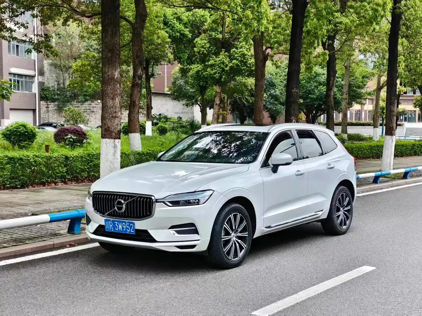 2020 Volvo XC60 T5 AWD Inscription Luxury Edition — миниатюра 1