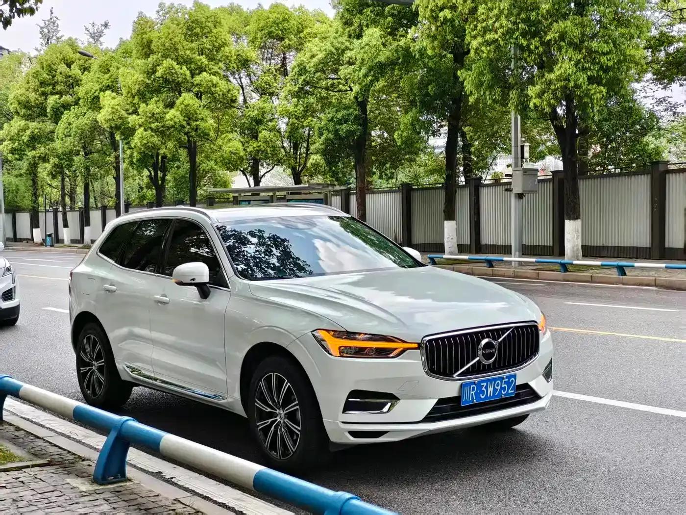 2020 Volvo XC60 T5 AWD Inscription Luxury Edition — миниатюра 3