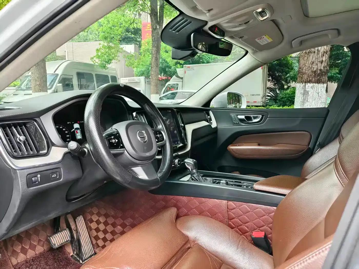 2020 Volvo XC60 T5 AWD Inscription Luxury Edition — миниатюра 4