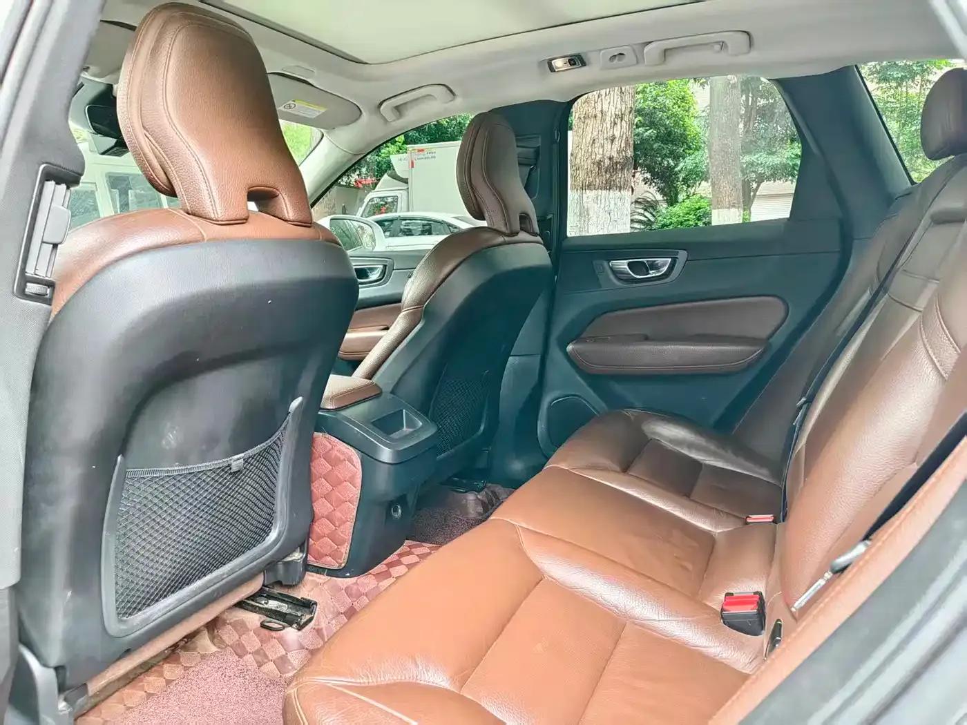 2020 Volvo XC60 T5 AWD Inscription Luxury Edition — миниатюра 6