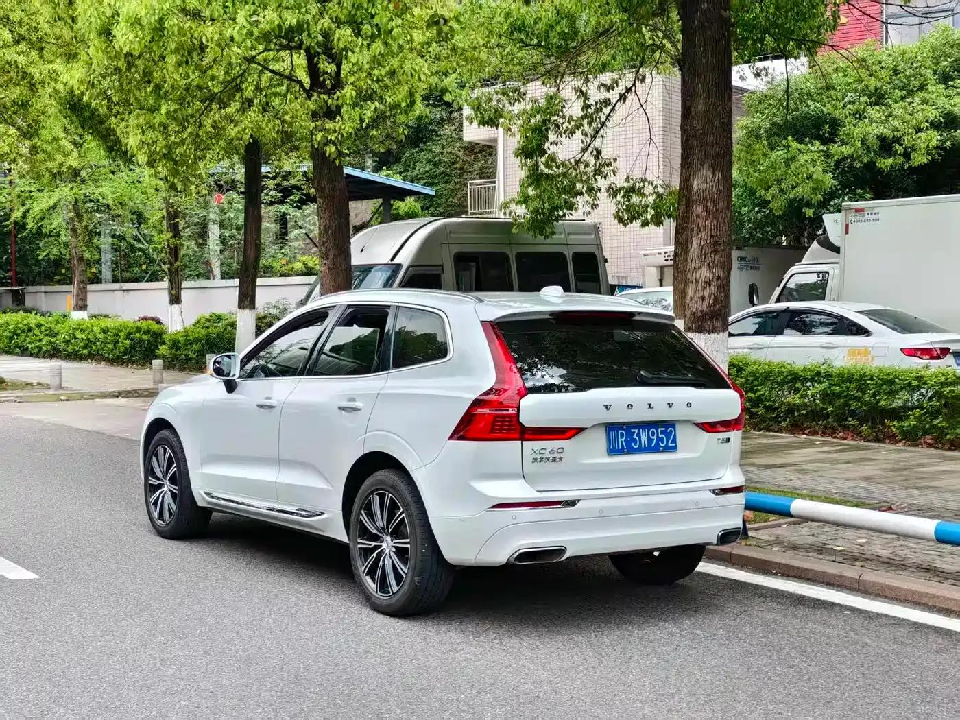 2020 Volvo XC60 T5 AWD Inscription Luxury Edition — миниатюра 7