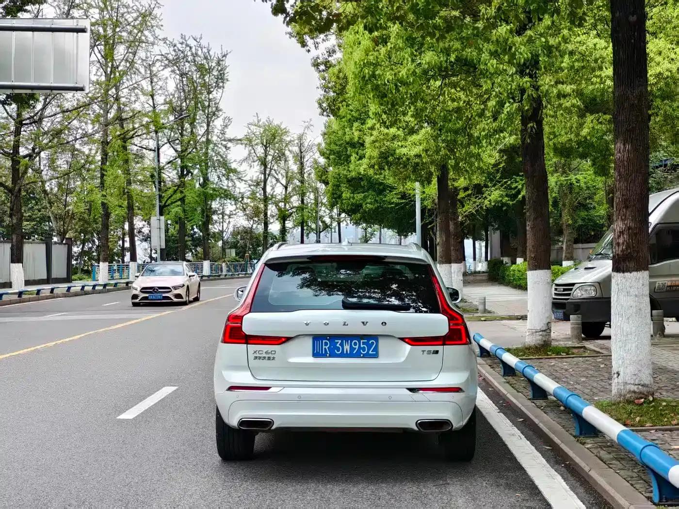 2020 Volvo XC60 T5 AWD Inscription Luxury Edition — миниатюра 8