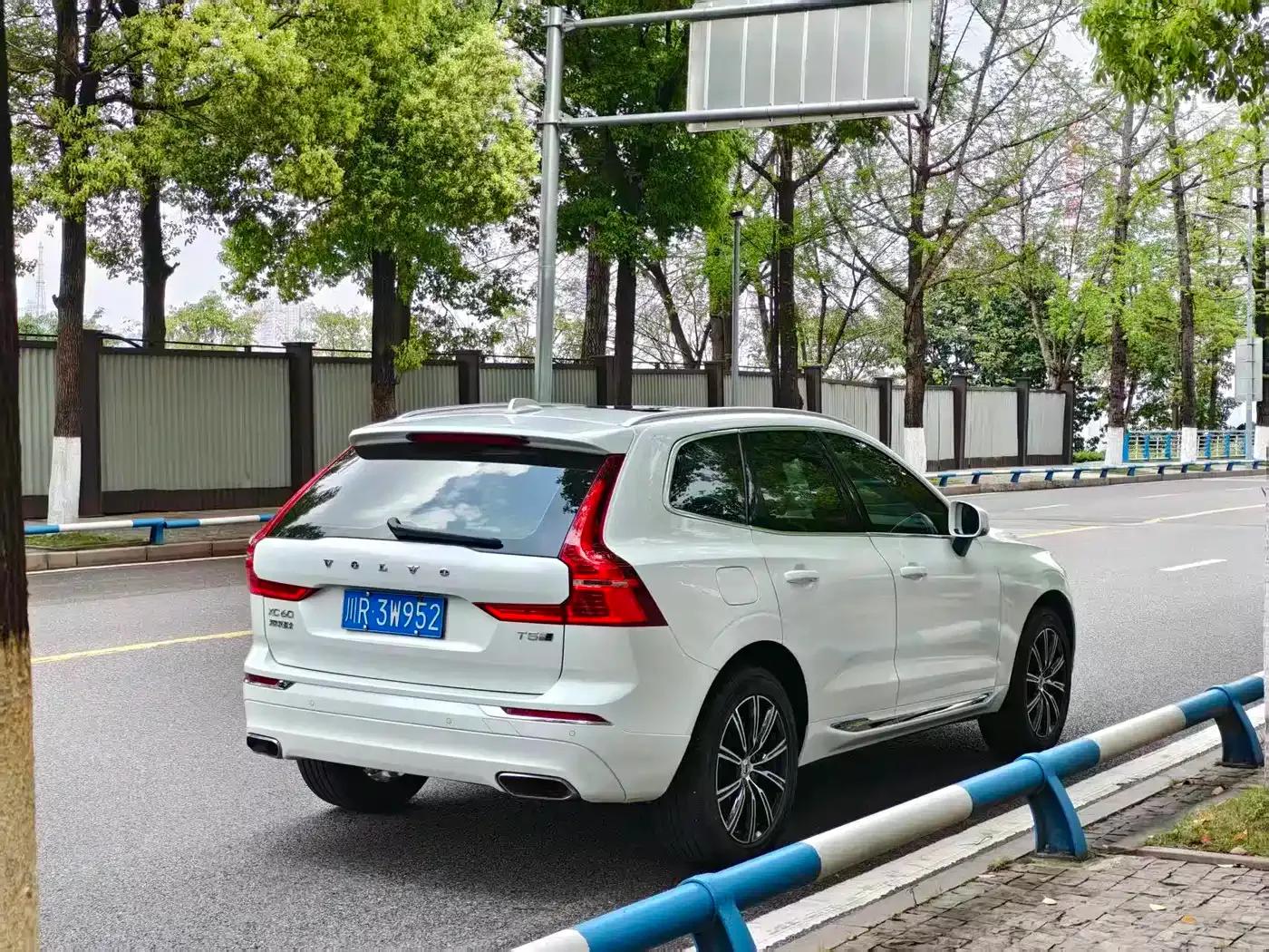 2020 Volvo XC60 T5 AWD Inscription Luxury Edition — миниатюра 9