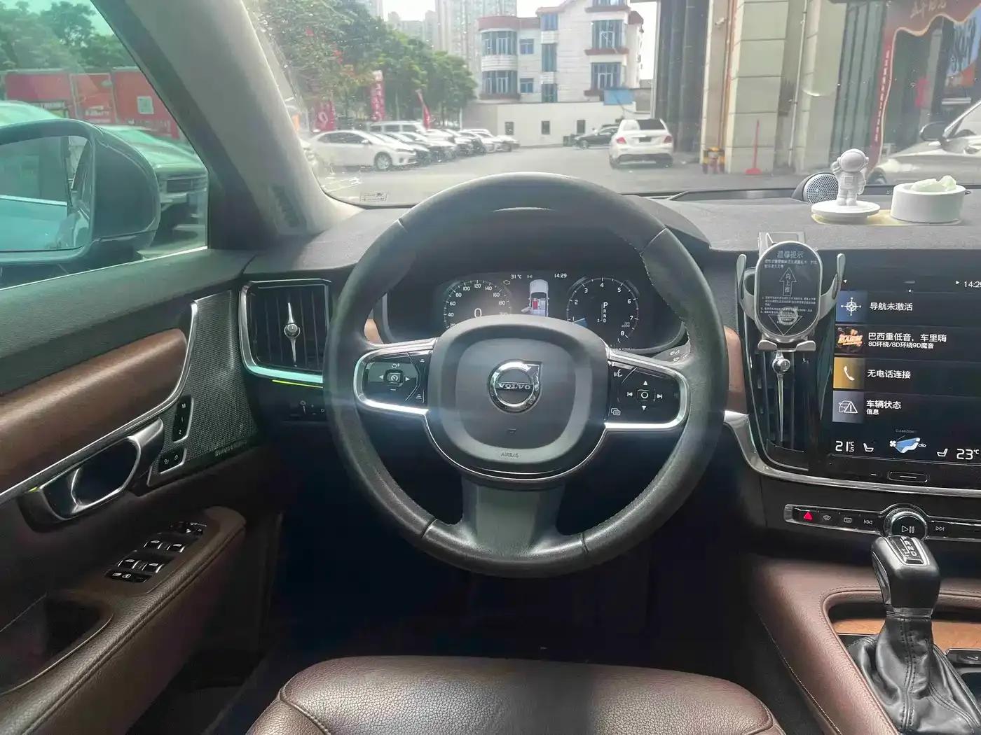 2020 Volvo S90 T5 Inscription Luxury Edition — миниатюра 4