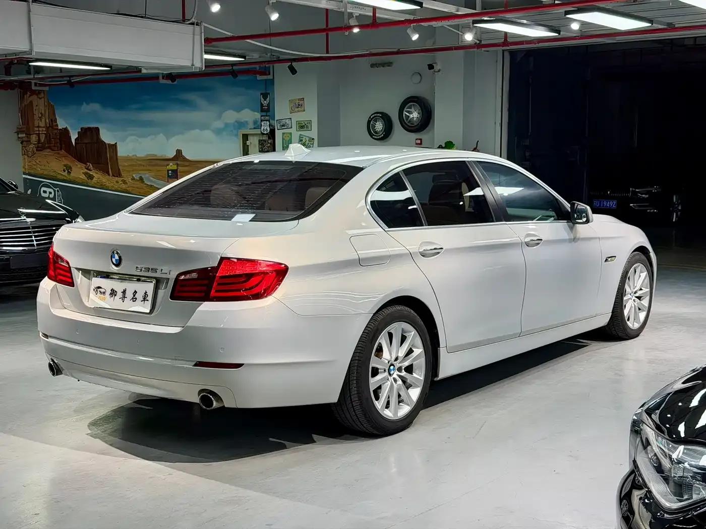 BMW 5 Series 2011 535Li Leading Edition — миниатюра 7