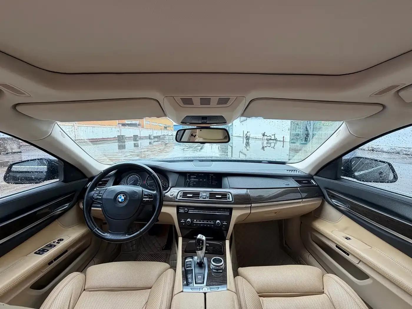 2011 BMW 7 Series 740Li Steinway Limited Edition — миниатюра 11