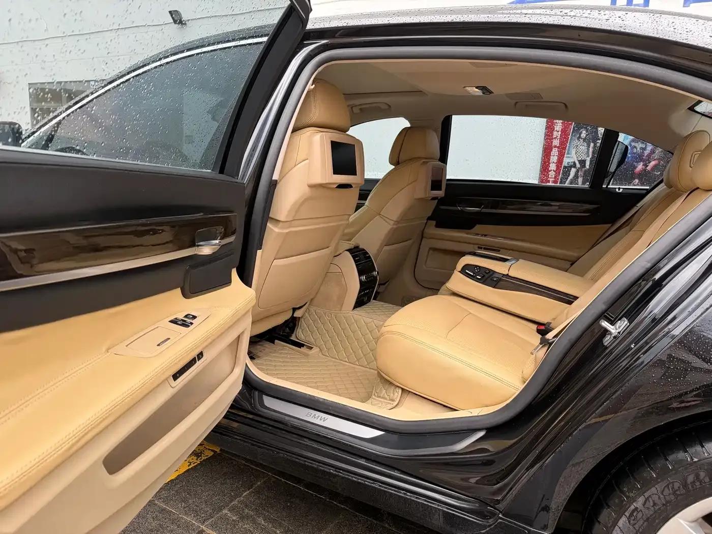 2011 BMW 7 Series 740Li Steinway Limited Edition — миниатюра 10
