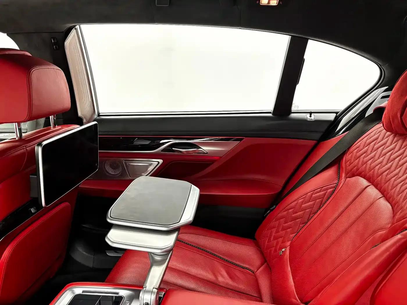 2017 BMW 7 Series M760Li xDrive — миниатюра 12