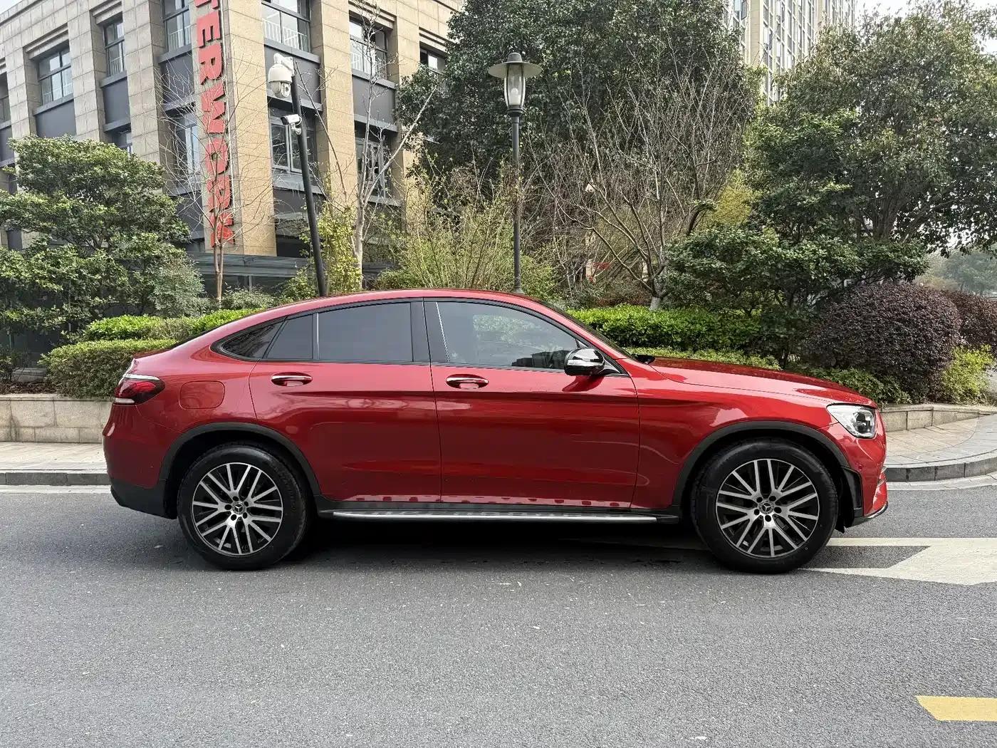 2020 Mercedes-Benz GLC Coupe, GLC 300 4MATIC Coupe SUV — миниатюра 4