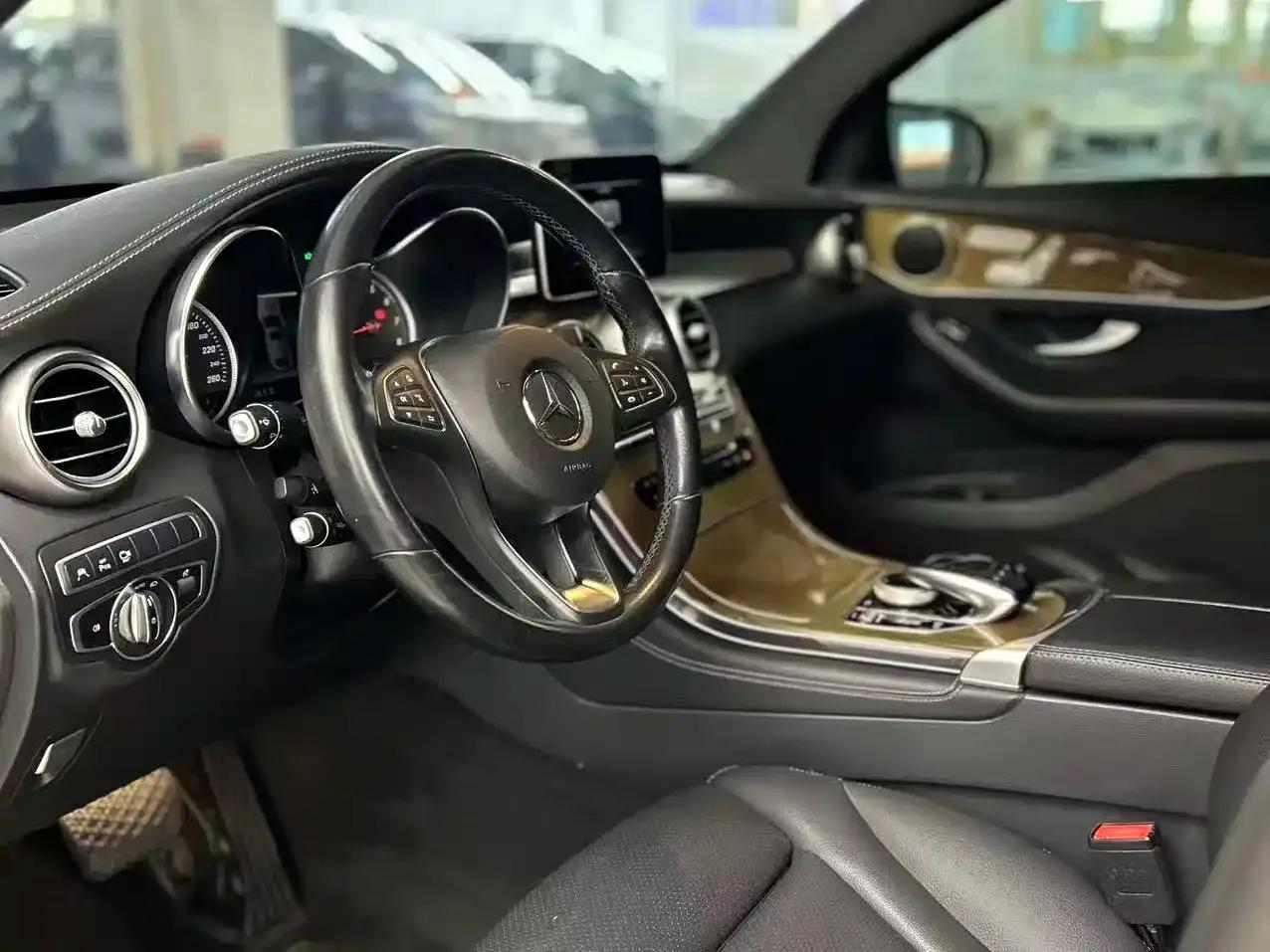 Mercedes-Benz GLC Coupe 2019 GLC 260 4MATIC Coupe SUV — миниатюра 4