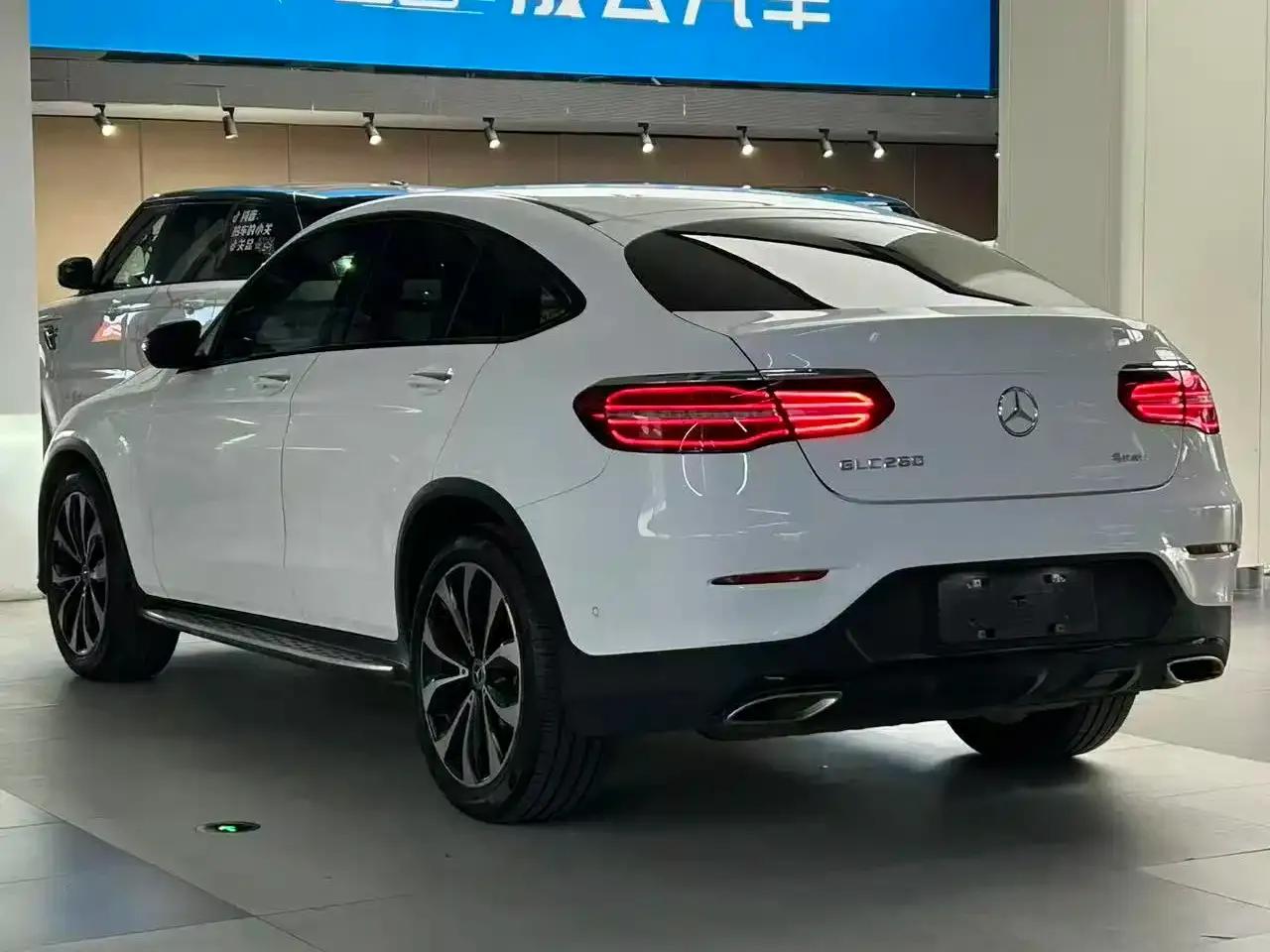 Mercedes-Benz GLC Coupe 2019 GLC 260 4MATIC Coupe SUV — миниатюра 9