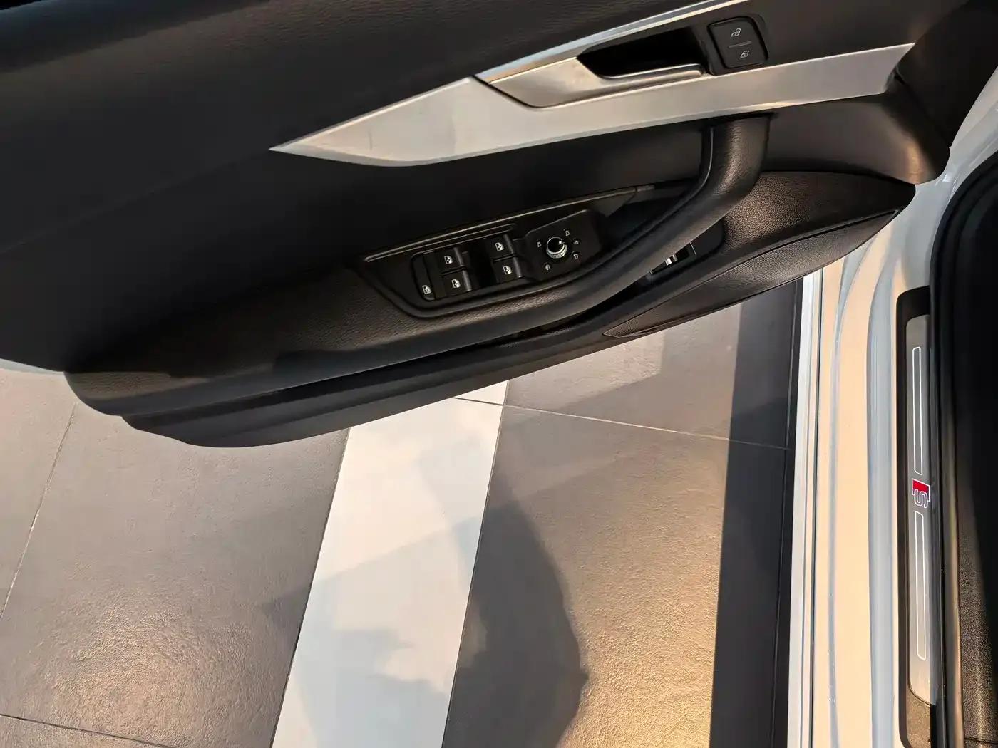 Audi A4L 2020 40 TFSI Fashion Dynamic Edition — миниатюра 12