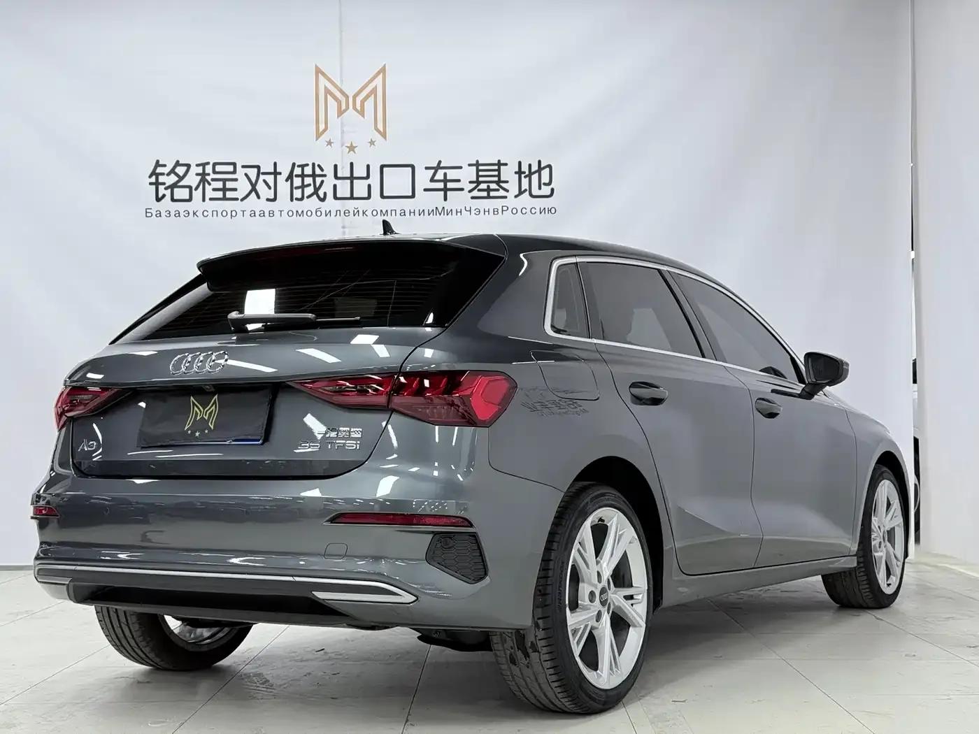 Audi A3 2022 Sportback 35 TFSI Fashionable Elegant Model — миниатюра 4