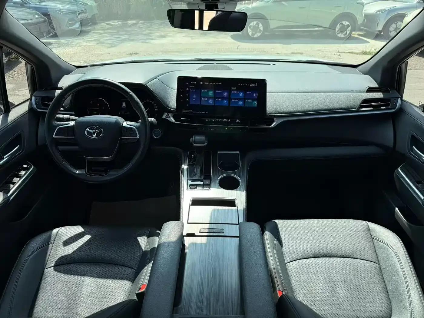 2023 Sienna 2.5L Hybrid Premium Edition — миниатюра 5