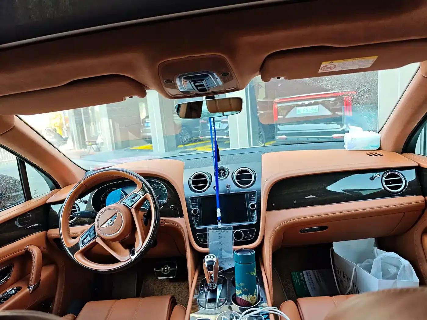 Bentayga 2018 4.0T V8 — миниатюра 13