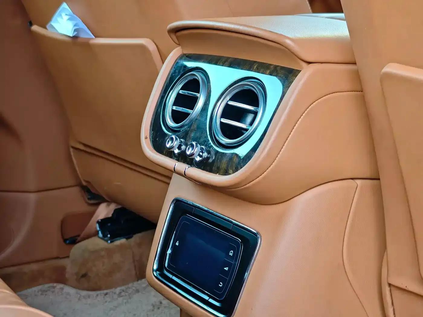 Bentayga 2018 4.0T V8 — миниатюра 16