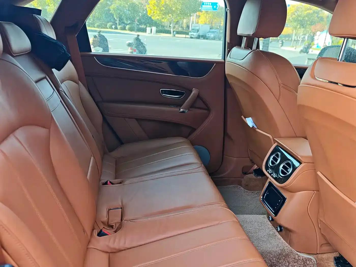 Bentayga 2018 4.0T V8 — миниатюра 17