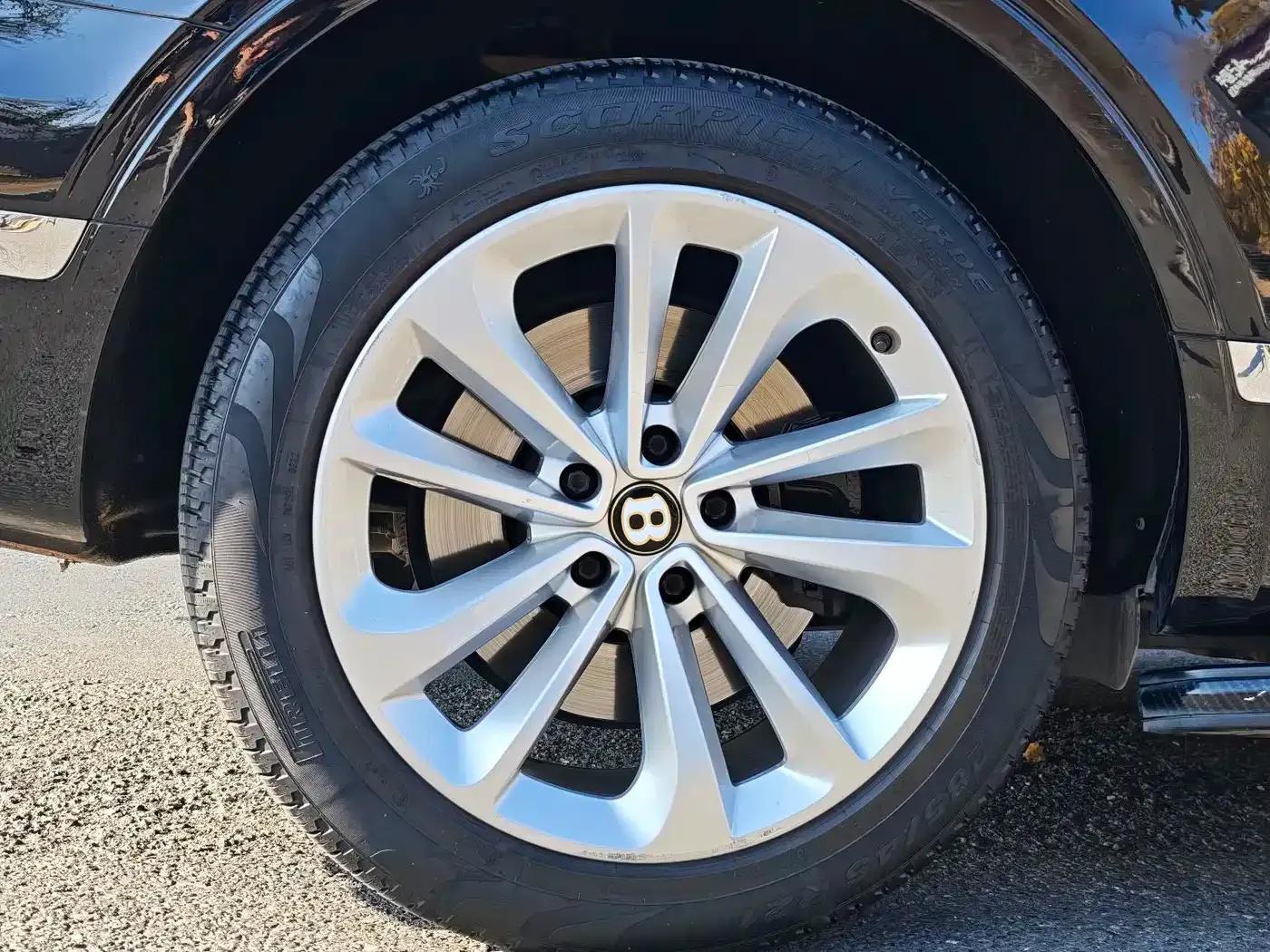 Bentayga 2018 4.0T V8 — миниатюра 10