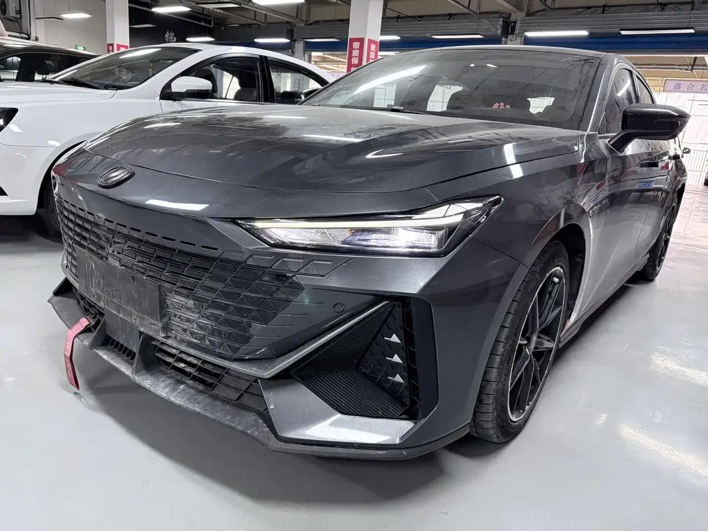 Changan UNI-V 2022 1.5T Smart Navigation Edition — миниатюра 1