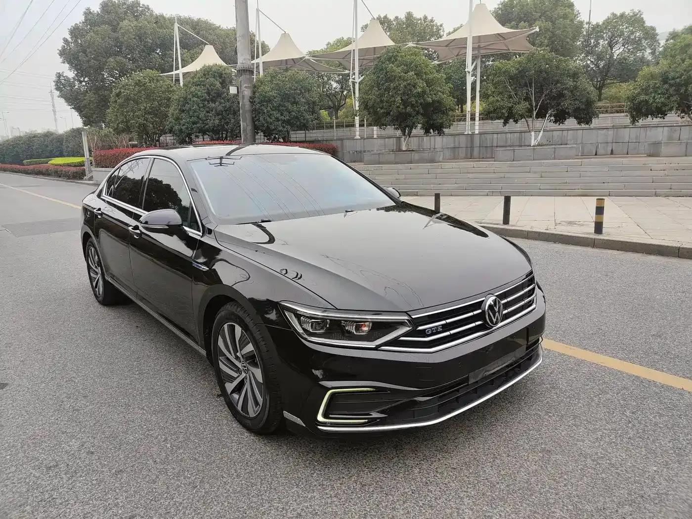 2022 Volkswagen Passat GTE Plug-in Hybrid GTE Luxury Model — миниатюра 3