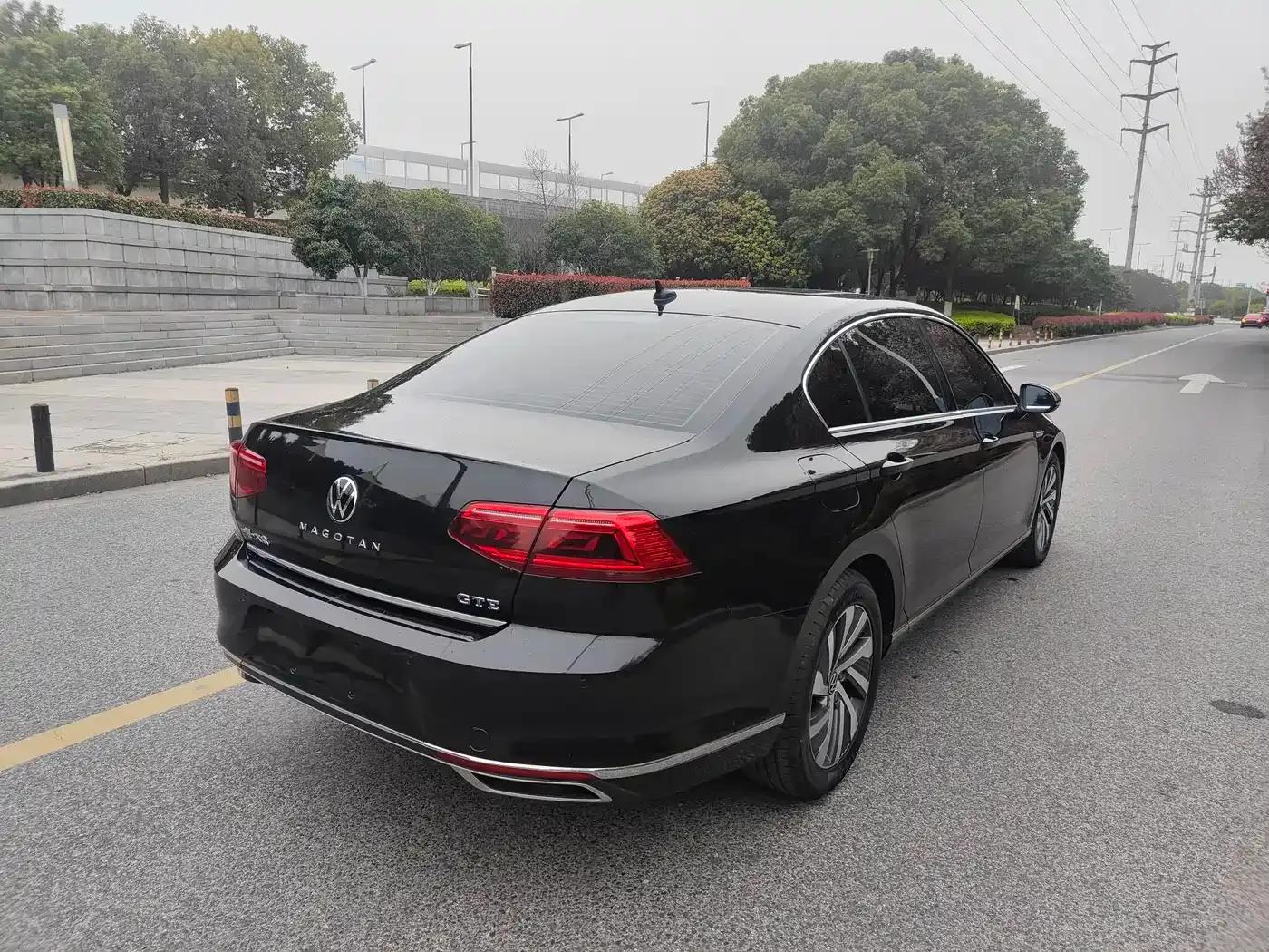 2022 Volkswagen Passat GTE Plug-in Hybrid GTE Luxury Model — миниатюра 4