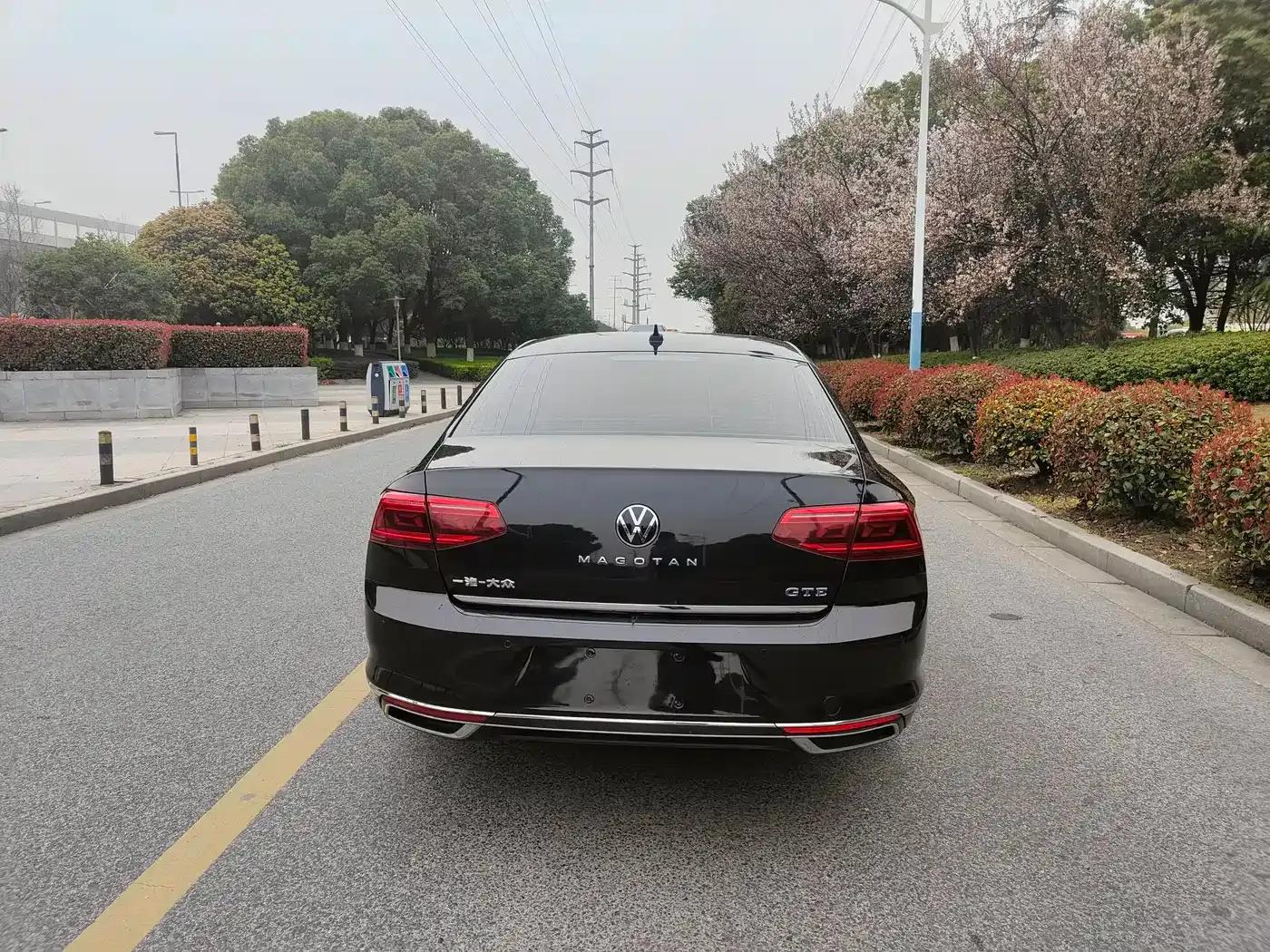 2022 Volkswagen Passat GTE Plug-in Hybrid GTE Luxury Model — миниатюра 5