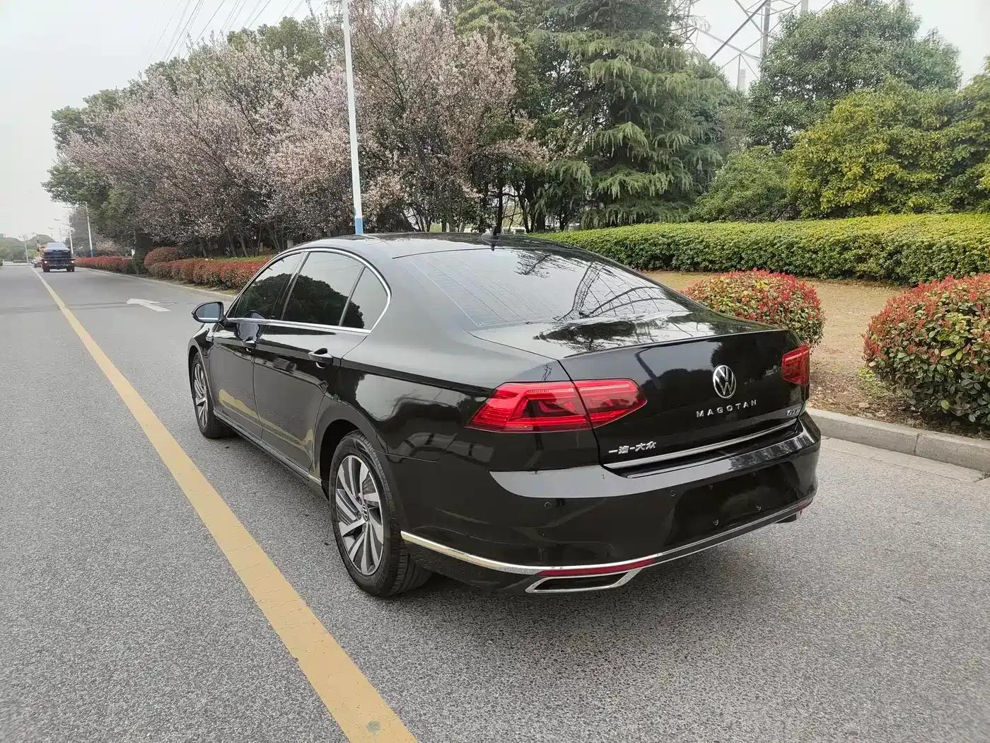 2022 Volkswagen Passat GTE Plug-in Hybrid GTE Luxury Model — миниатюра 6