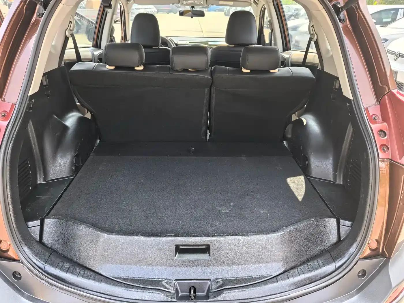 2013 RAV4 2.0L CVT 2WD Urban Edition — миниатюра 10