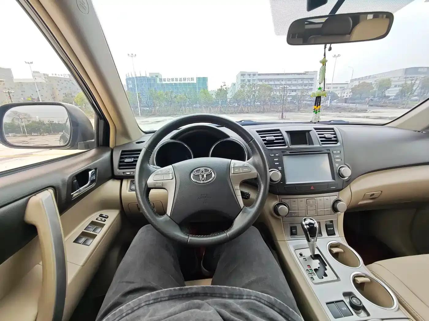 Highlander 2009 2.7L 2WD 7-seater Luxury Edition — миниатюра 10