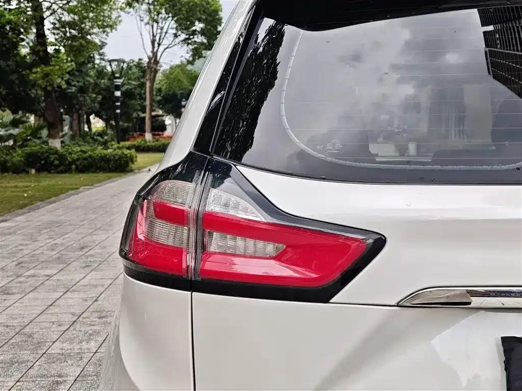 2020 Ford Edge EcoBoost 245 2WD Platinum Edition 5-seater — миниатюра 11