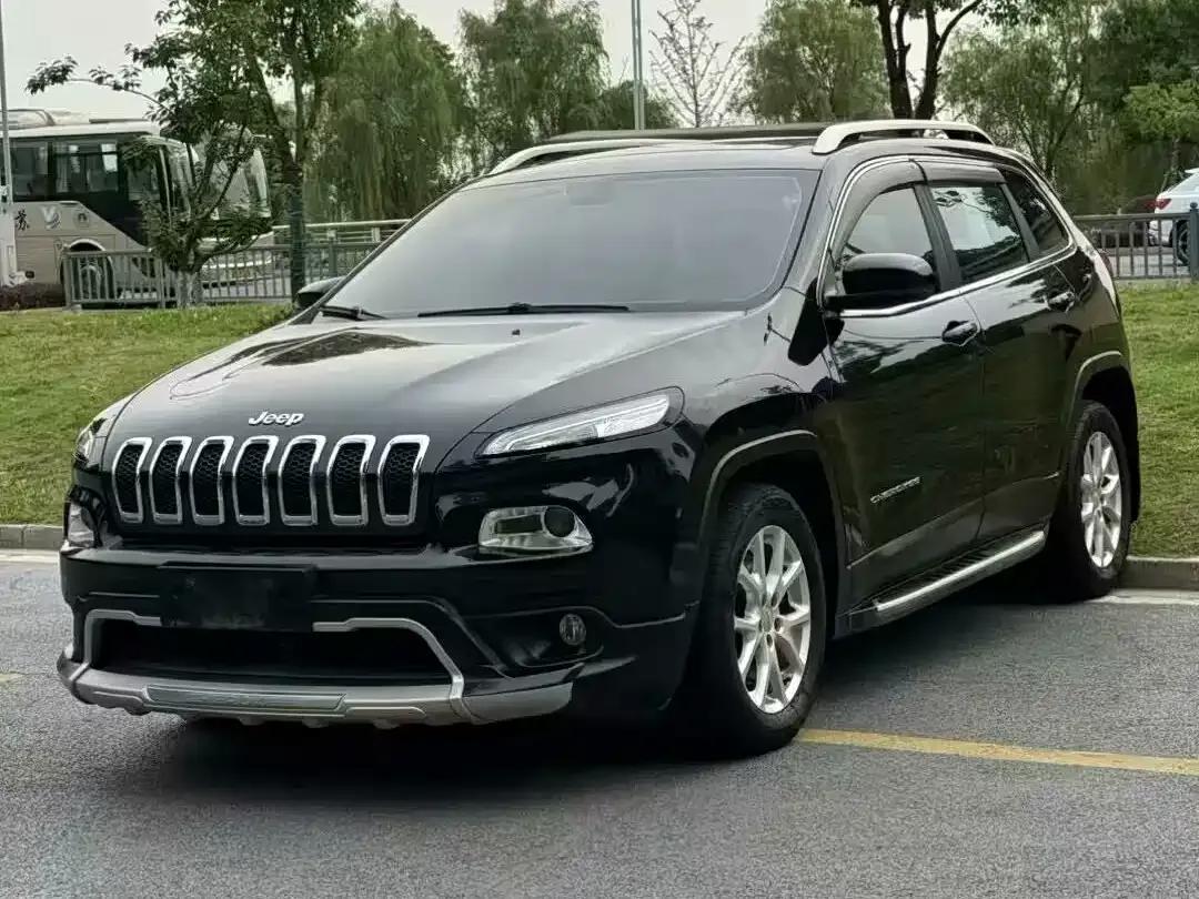 Jeep Cherokee 2016 2.4L Leading Edition — миниатюра 1