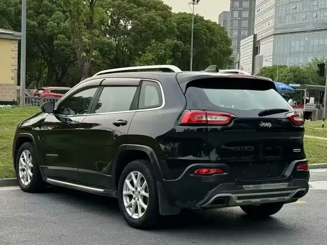 Jeep Cherokee 2016 2.4L Leading Edition — миниатюра 4