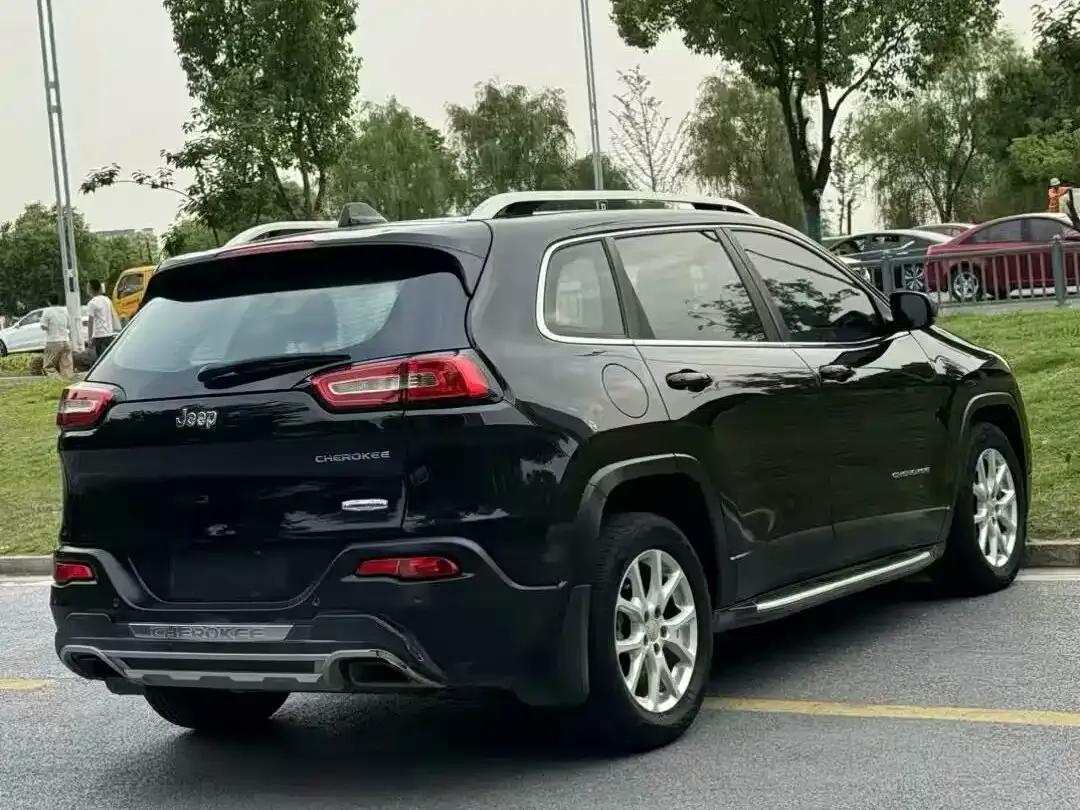 Jeep Cherokee 2016 2.4L Leading Edition — миниатюра 5