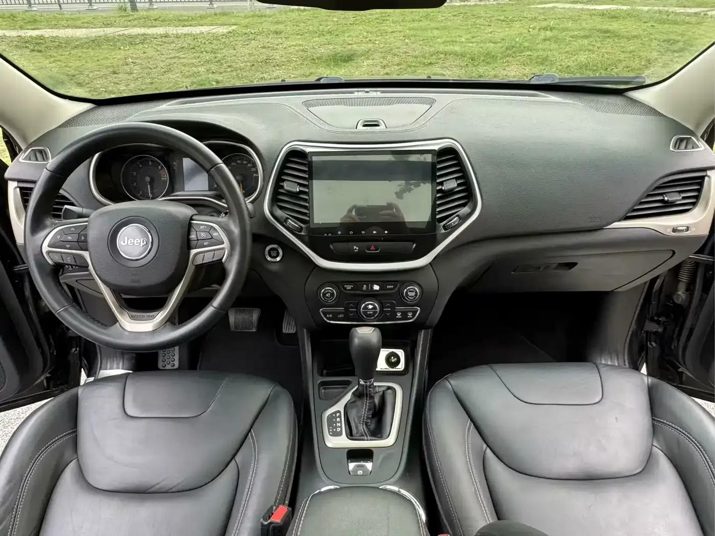 Jeep Cherokee 2016 2.4L Leading Edition — миниатюра 7