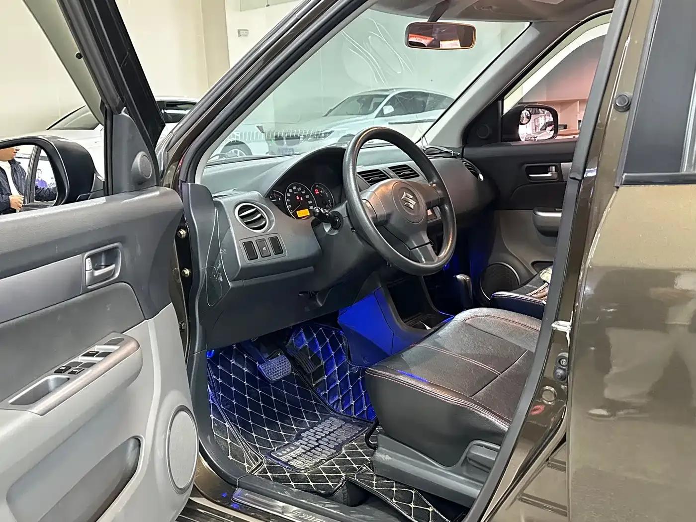 2013 Swift 1.5L Automatic 20th Anniversary Limited Edition — миниатюра 4